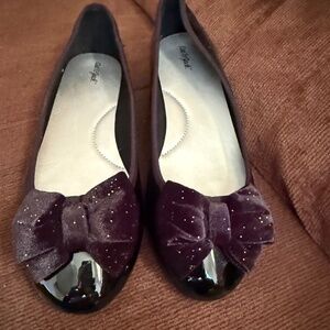 Girl’s dress shoes